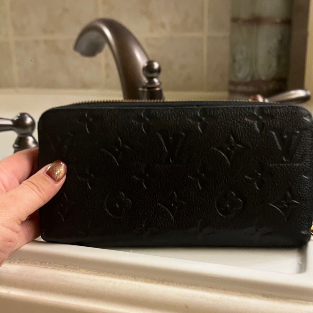 PRISTINE Louis Vuitton black empriente wallet!!  Very soft cow hide leather